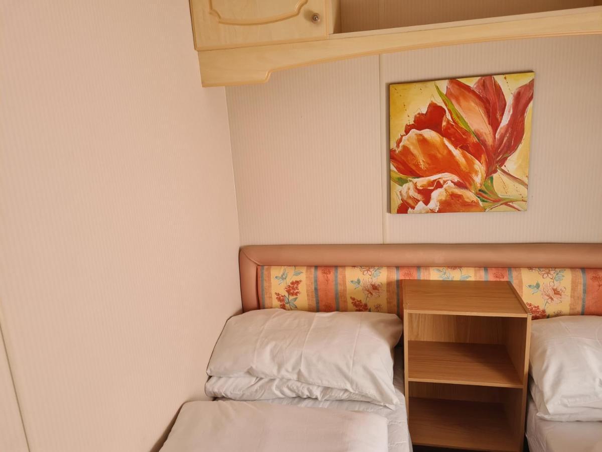 Отель 6 Berth On Seaview Инголдмелс Экстерьер фото